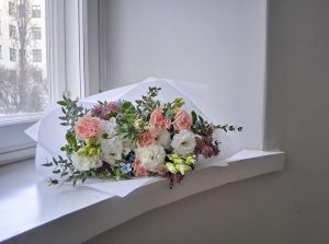 Kukkakimppu vauvaonnitteluun.