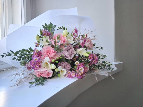Osanottokimppu luonnolliseen tyyliin.